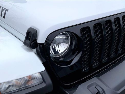 Certified 2023 Jeep Gladiator Sport AWD/4WD image 22