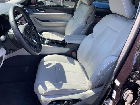 Used 2023 Jeep Grand Cherokee L Overland w/ Advanced Protech Group III AWD/4WD image 30