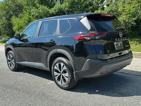 Certified 2023 Nissan Rogue SV image 7