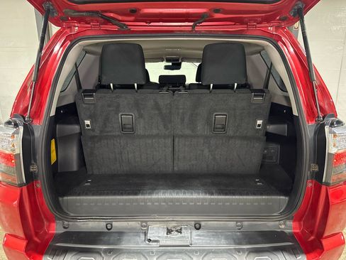 Used 2020 Toyota 4Runner SR5 AWD/4WD image 29