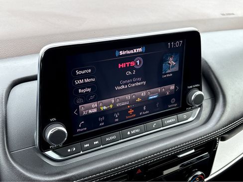 Used 2022 Nissan Rogue SV image 8