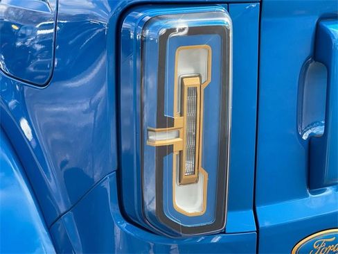 Used 2022 Ford Bronco Badlands image 11