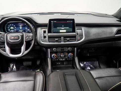 Used 2024 GMC Yukon XL SLT w/ SLT Premium Package image 15