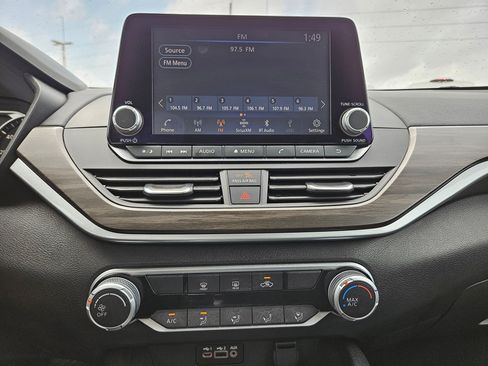 Used 2025 Nissan Altima 2.5 SV FWD image 25