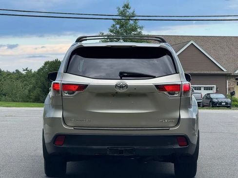 Used 2014 Toyota Highlander XLE AWD/4WD image 7