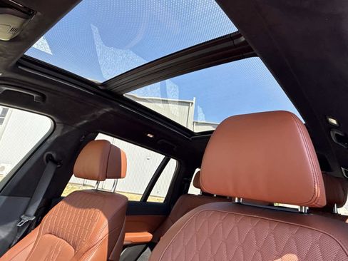 Used 2025 BMW X7 M60i image 4