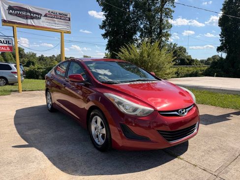 Used 2015 Hyundai Elantra SE FWD image 2