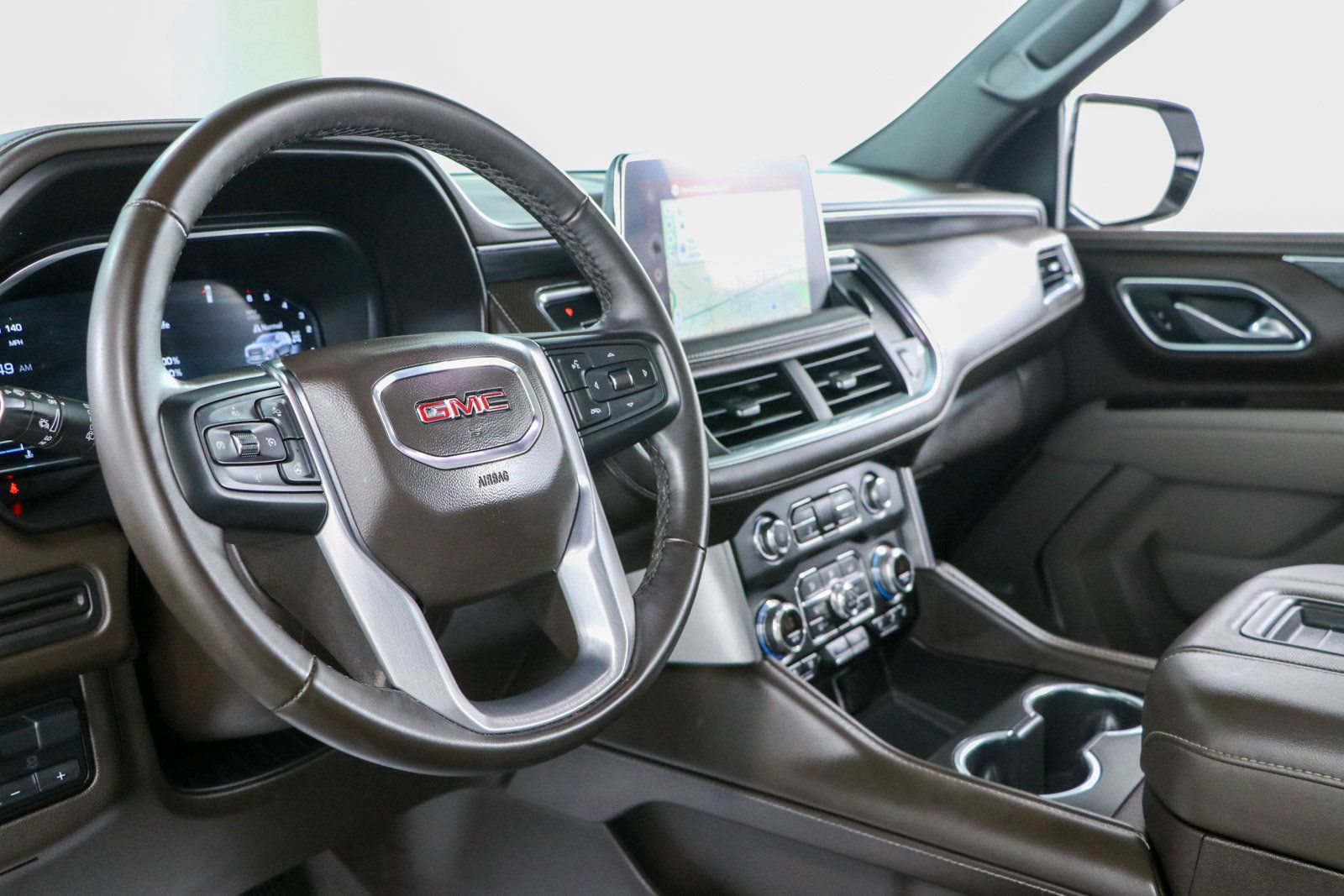 Used 2023 GMC Yukon SLT w/ SLT Premium Package AWD/4WD image 26