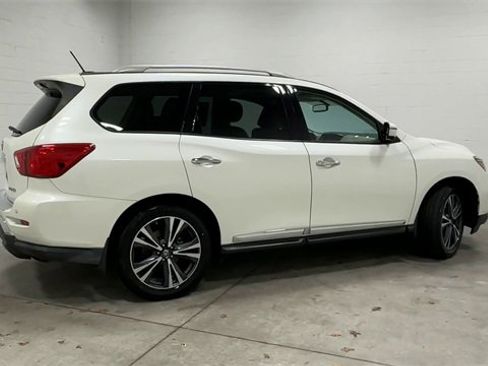 Used 2017 Nissan Pathfinder Platinum image 3