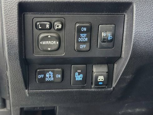 Used 2017 Toyota Tundra Platinum AWD/4WD image 11