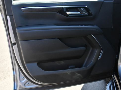 Used 2025 Chevrolet Tahoe LT AWD/4WD image 13