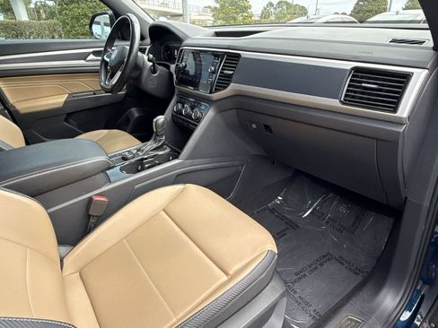 Used 2022 Volkswagen Atlas Cross Sport SEL R-Line image 15