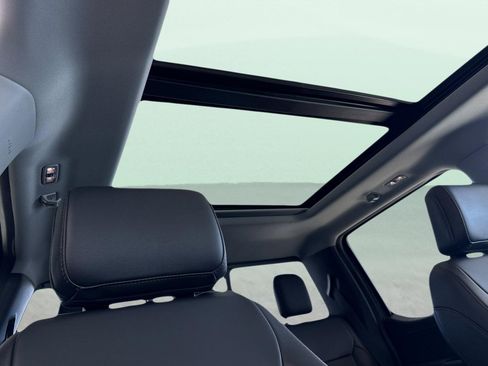 New 2026 Ford F250 Lariat w/ Black Appearance Package image 21