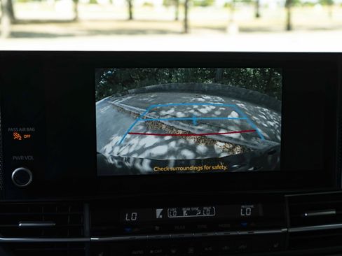 Used 2025 Toyota Sienna XLE FWD image 26