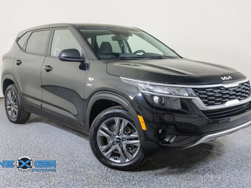 Used 2023 Kia Seltos LX AWD/4WD image 1