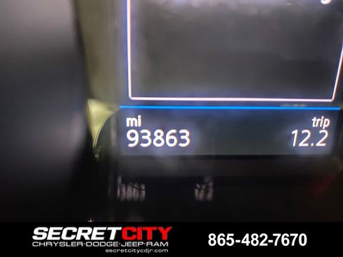 Used 2018 Volkswagen Tiguan SE w/ Panoramic Sunroof Package FWD image 18