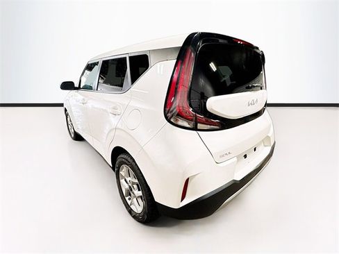 Used 2023 Kia Soul LX w/ LX Technology Package image 5