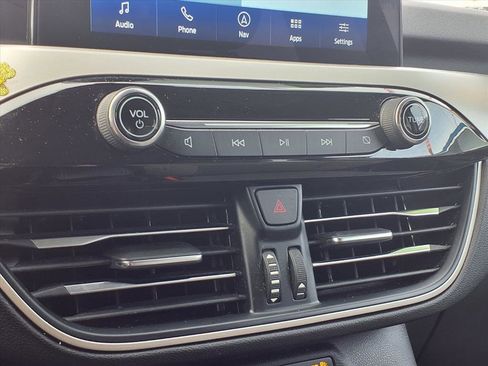 Used 2020 Ford Escape SE image 14