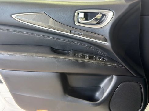 Used 2019 INFINITI QX60 Luxe w/ Essential Package FWD image 12