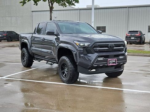 Certified 2025 Toyota Tacoma SR5 AWD/4WD image 3