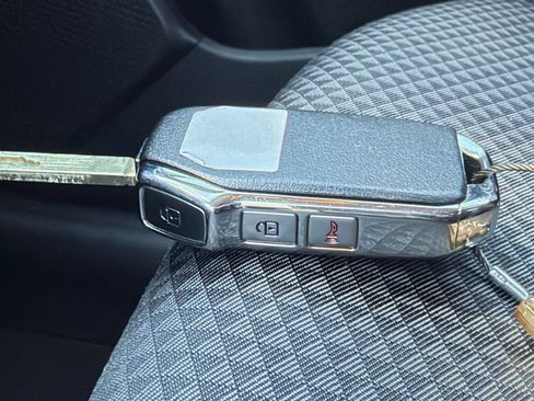 Used 2025 Kia Soul LX w/ LX Technology Package FWD image 21
