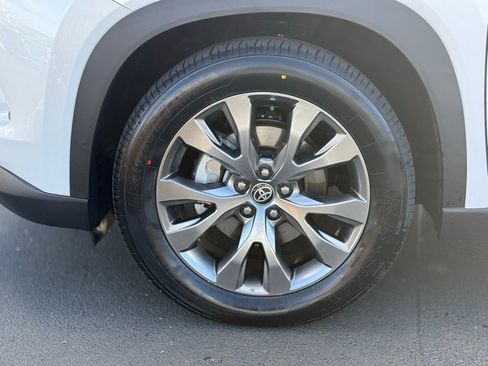 Used 2024 Toyota Grand Highlander Limited image 9