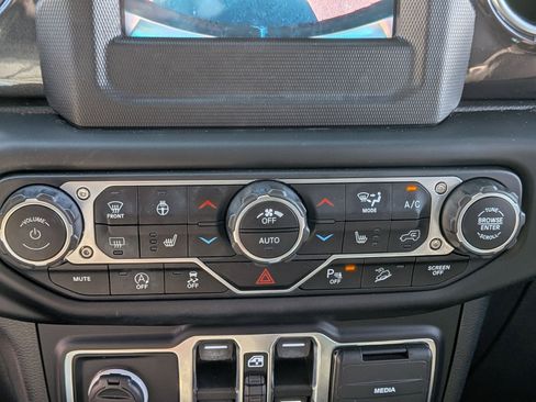 Used 2021 Jeep Wrangler Unlimited Sahara image 27