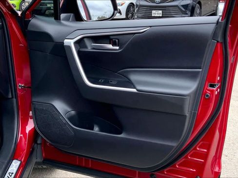 Used 2025 Toyota RAV4 XLE Premium image 23