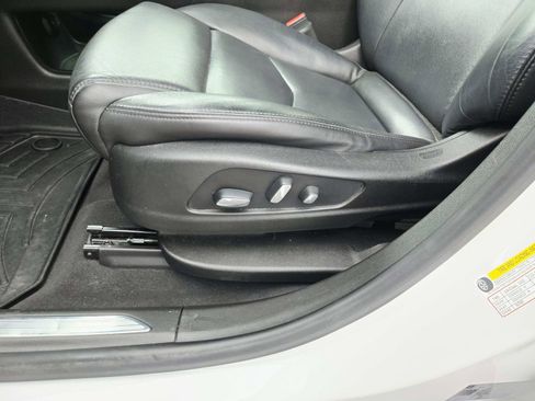 Used 2018 Cadillac XT5 Luxury w/ Driver Awareness Package AWD/4WD image 40