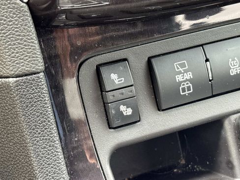 Used 2017 Buick Enclave Leather FWD image 26