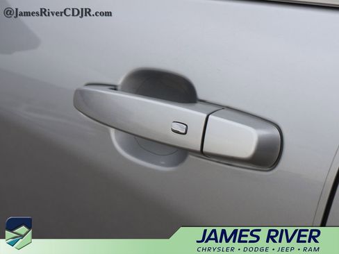 Used 2018 Chevrolet Equinox LT image 20