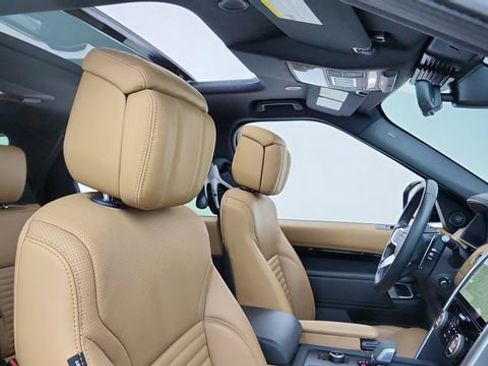 Used 2023 Land Rover Discovery S R-Dynamic image 20