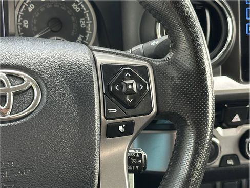Used 2017 Toyota Tacoma SR5 w/ Tow Package AWD/4WD image 21