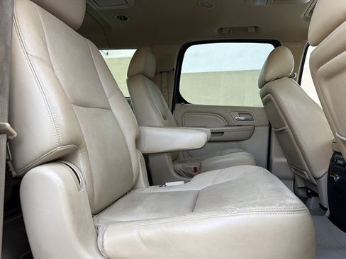 Used 2013 Cadillac Escalade ESV Premium AWD/4WD image 18