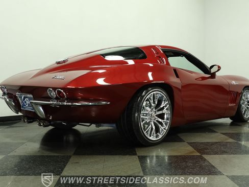 Used 2005 Chevrolet Corvette Coupe w/ Preferred Equipment Group RWD image 26