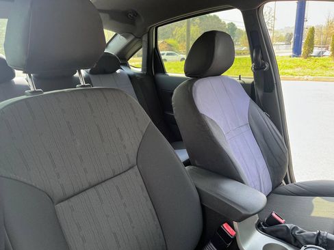 Used 2010 Ford Focus SE FWD image 15