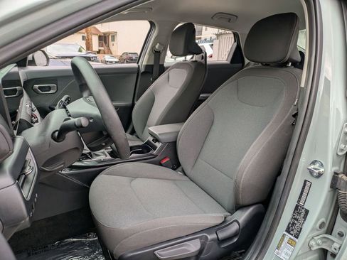 Used 2025 Kia K4 LXS image 23