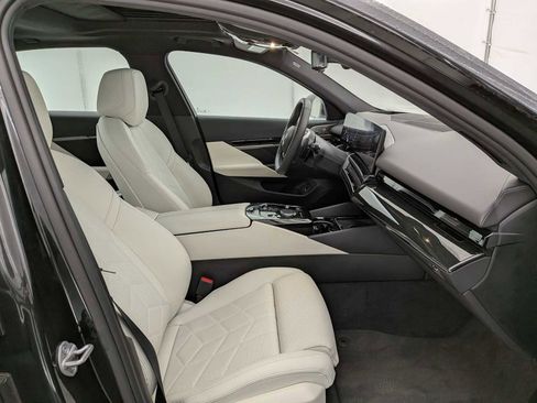 Used 2024 BMW 530i 530i w/ Premium Package image 22