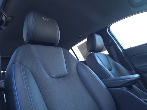 Used 2025 Buick Encore GX Sport Touring w/ Advanced Technology Package image 17