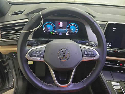 Used 2024 Volkswagen Atlas Cross Sport SE w/ Panoramic Sunroof Package image 10