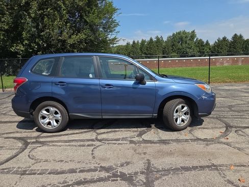 Used 2014 Subaru Forester 2.5i w/ Popular Package #2 AWD/4WD image 2