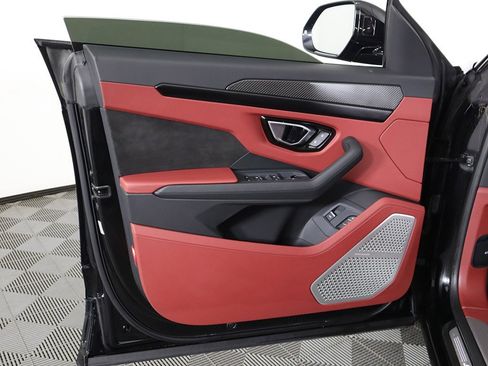 Used 2022 Lamborghini Urus image 27