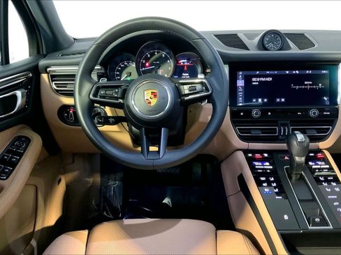 Used 2025 Porsche Macan image 13