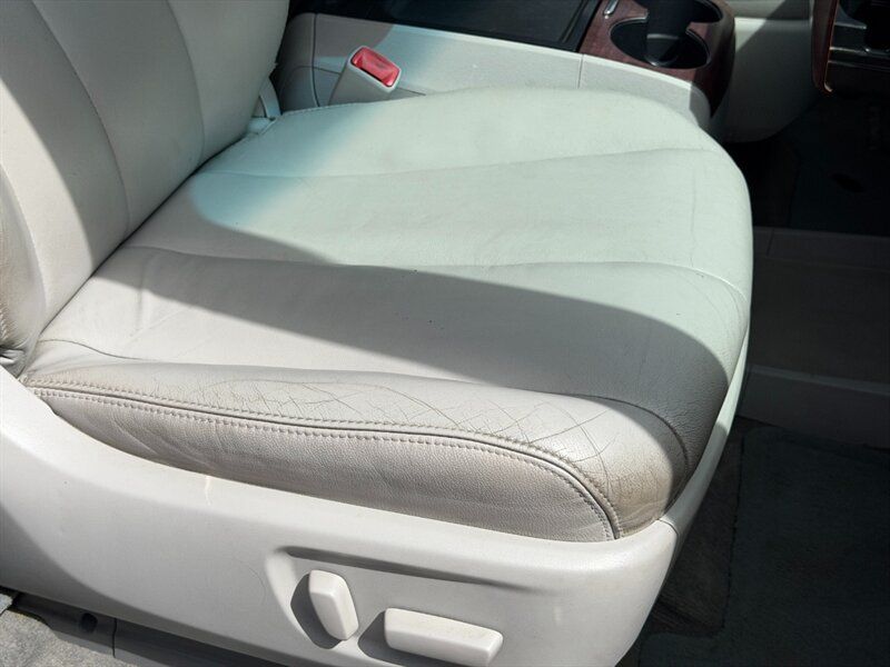 Used 2014 Toyota Sienna XLE w/ XLE Premium Package FWD image 32