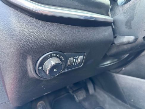 Used 2023 Jeep Compass Limited image 17