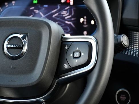 Certified 2025 Volvo XC40 B5 Plus image 23