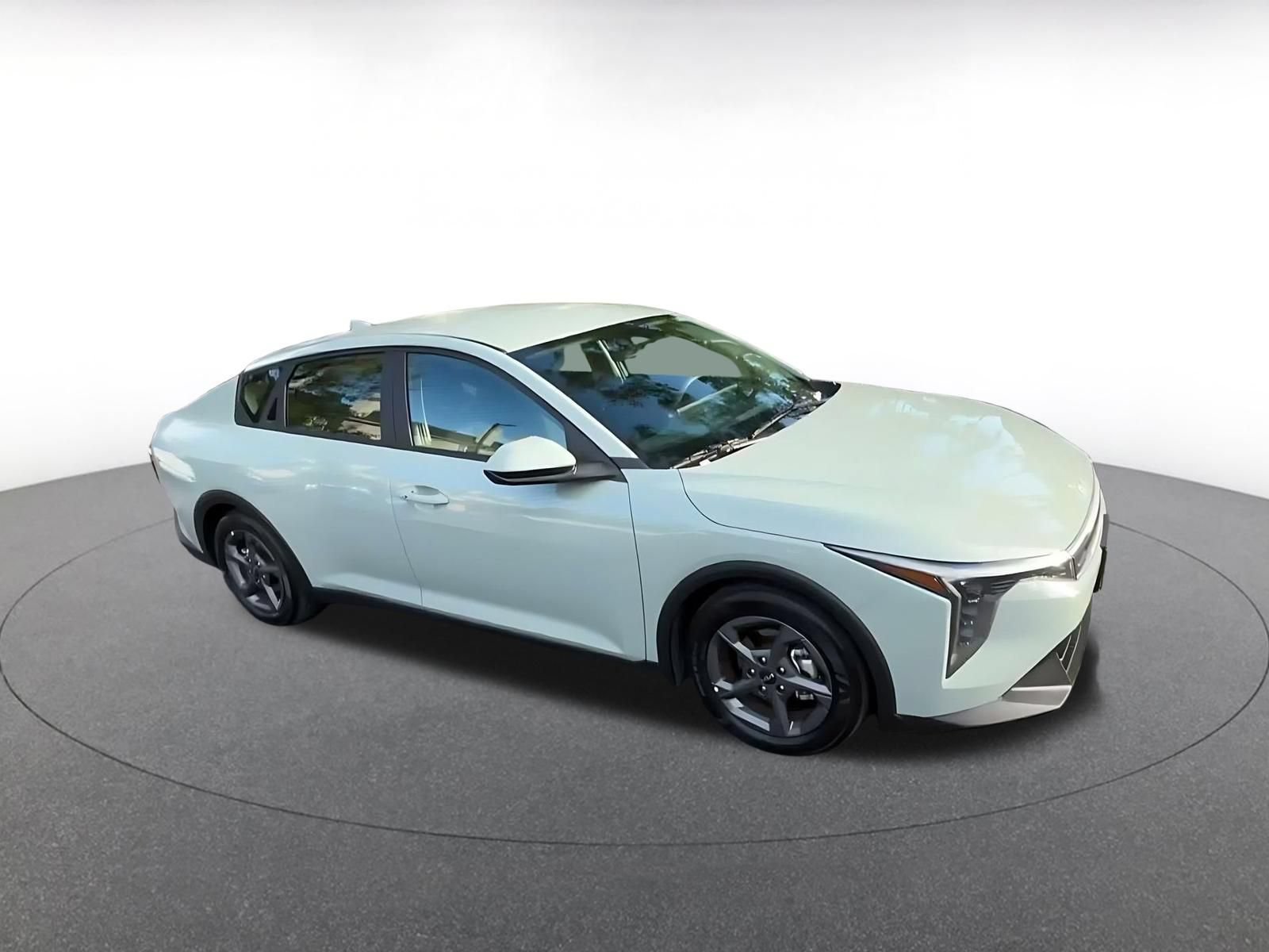 Used 2026 Kia K4 FWD image 2