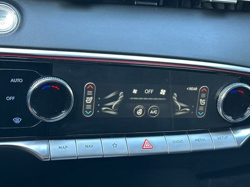 Used 2023 Genesis GV70 2.5T w/ Advanced Package image 22