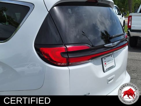 Used 2023 Chrysler Pacifica Touring-L FWD image 12