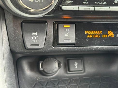 Used 2021 Toyota RAV4 SE image 20